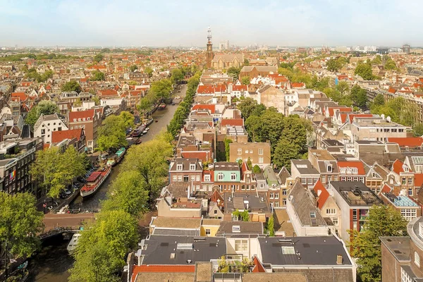 Amsterdam Holandia Kwietnia 2021 Miasto Szczytu Budynku Wieloma Budynkami Drzewami — Zdjęcie stockowe