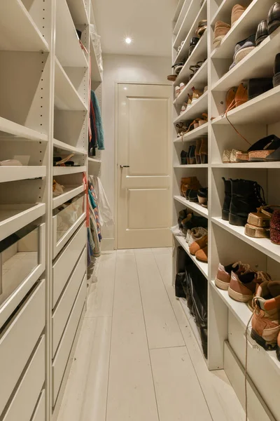 Walk Closet White Shelvings Lots Shoes Hanging Wall Next — Stock Photo, Image