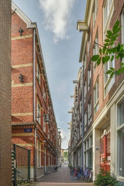 Amsterdam Netherlands April 2021 City Street Bikes Parked Sidewalks Brick — Stock Photo, Image