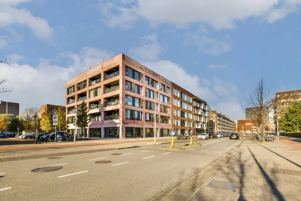 Амстердам Нідерланди Квітня 2021 Року Міська Вулиця Будівлями Задньому Плані — стокове фото