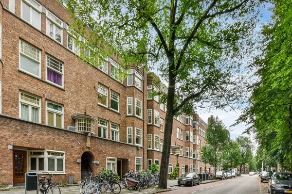 Amsterdam Hollanda Nisan 2021 Amsterdam Kaldırımında Bisikletleri Cadde Boyunca Park — Stok fotoğraf