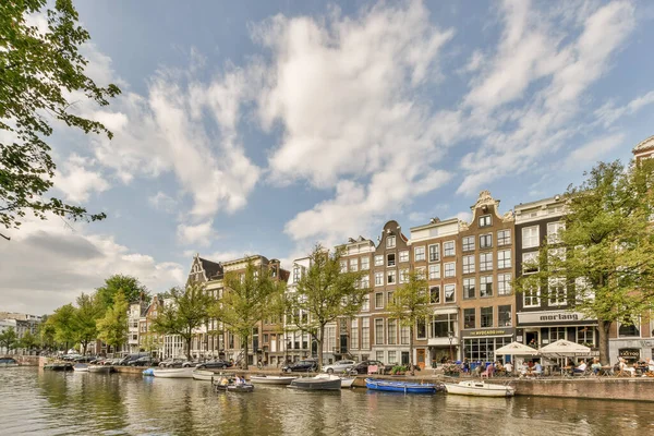 Άμστερνταμ Κάτω Χώρες Απριλίου 2021 Ορισμένα Σκάφη Στο Νερό Και — Φωτογραφία Αρχείου