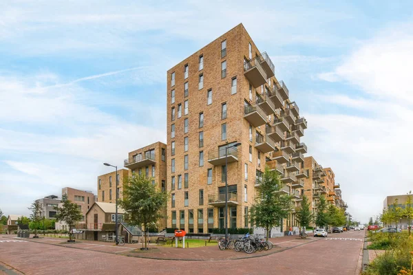 Amsterdam Pays Bas Avril 2021 Bâtiment Brique Avec Nombreuses Fenêtres — Photo