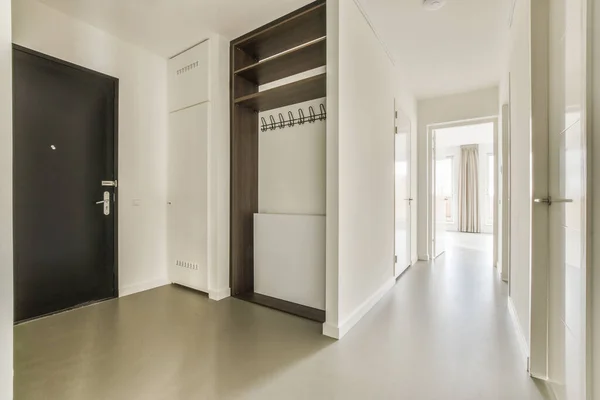 Empty Room White Walls Black Door Handles Left Handrails Visible — Stock Photo, Image