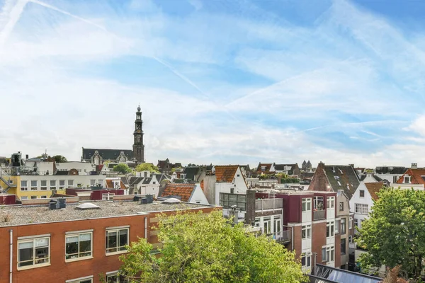 Amsterdam Holandia Kwietnia 2021 Obszar Miejski Budynkami Drzewami Czele Strzał — Zdjęcie stockowe