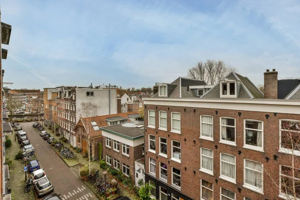 Άμστερνταμ Κάτω Χώρες Απριλίου 2021 Μια Αστική Περιοχή Αυτοκίνητα Σταθμευμένα — Φωτογραφία Αρχείου