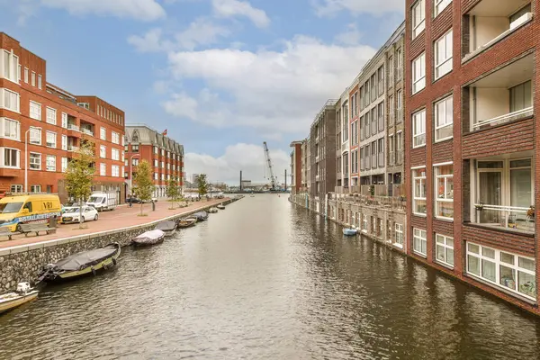 Ámsterdam Países Bajos Abril 2021 Algunos Barcos Agua Edificios Otro — Foto de Stock