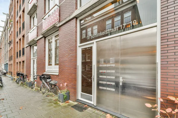 Amszterdam Hollandia 2021 Április Néhány Kerékpár Egy Utca Szélén Parkol — Stock Fotó