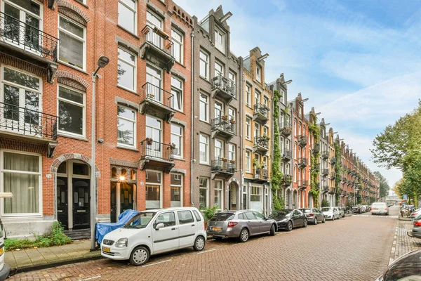 Amsterdam Netherlands April 2021 Some Cars Parked Side Street Urban — Stock Photo, Image