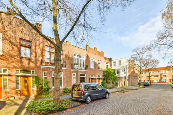 Amsterdam Netherlands April 2021 Street Cars Parked Side Trees Back — Stock Photo, Image