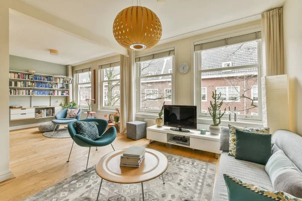 Amsterdam Netherlands April 2021 Living Room Couches Chairs Television Set — Stock Photo, Image