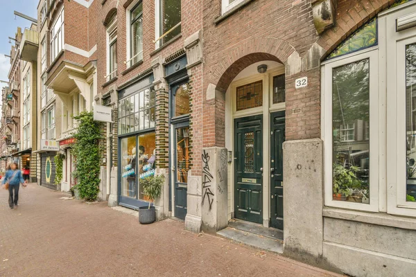 Amsterdam Hollanda Nisan 2021 Güneşli Bir Günde Bazı Binaların Dükkanların — Stok fotoğraf