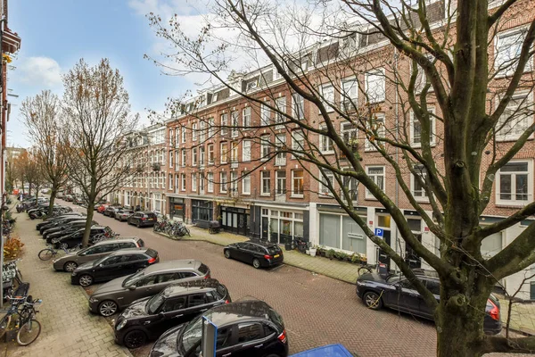 Ámsterdam Países Bajos Abril 2021 Coches Estacionados Lado Una Calle —  Fotos de Stock