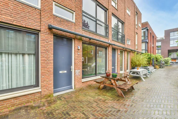 Ámsterdam Países Bajos Abril 2021 Una Zona Exterior Con Mesas —  Fotos de Stock