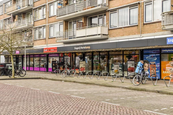 Амстердам Нідерланди Квітня 2021 Року Декілька Велосипедів Припарковано Стороні Вулиці — стокове фото