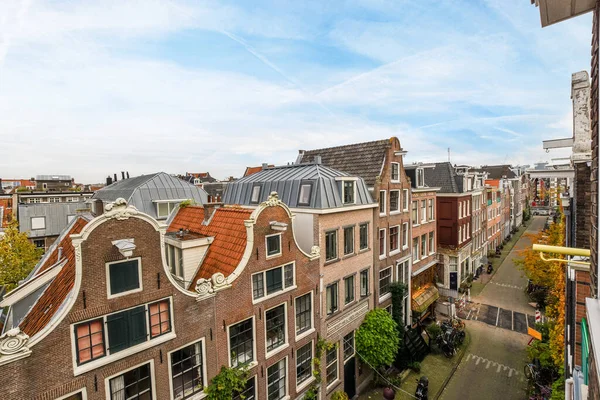 Amsterdam Hollanda Nisan 2021 Üzerinde Mavi Gökyüzü Beyaz Bulutlar Olan — Stok fotoğraf