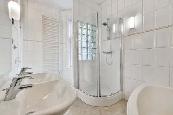 Bathroom Sink Mirror Shower Stall Same Color Appears Wall Floor — Fotografia de Stock