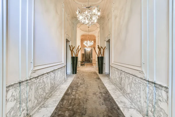 Long Hallway Marble Flooring Chandels Either Side Hall Seen Entrance — Stock Photo, Image