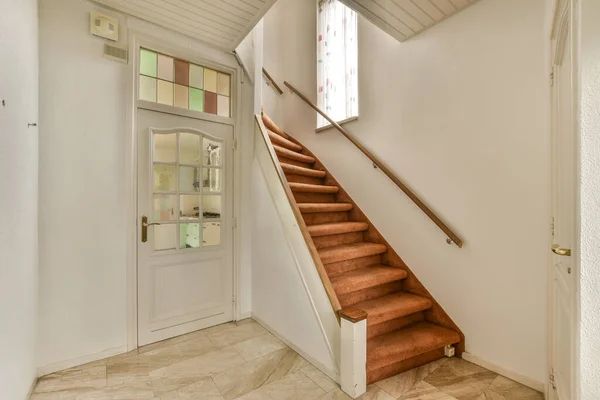 Escalier Menant Deuxième Étage Dans Une Maison Avec Des Murs — Photo