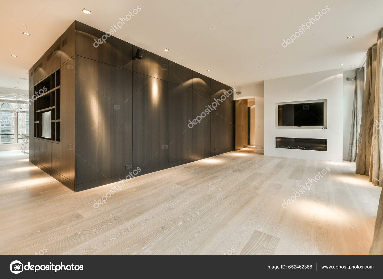 Empty Living Room Wood Flooring White Walls Room Lit Recessed — Stock Photo  © procontributors #652462388, image size:1600x1167