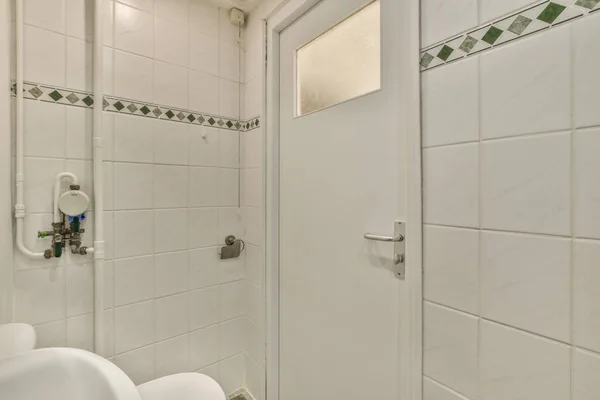 Bathroom White Tiles Green Trim Shower Door Front Toilet Roll — Stock Photo, Image