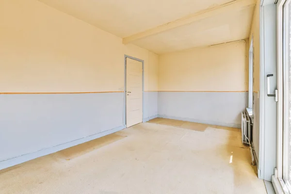 Uma Sala Vazia Com Paredes Brancas Tinta Azul Nas Paredes — Fotografia de Stock
