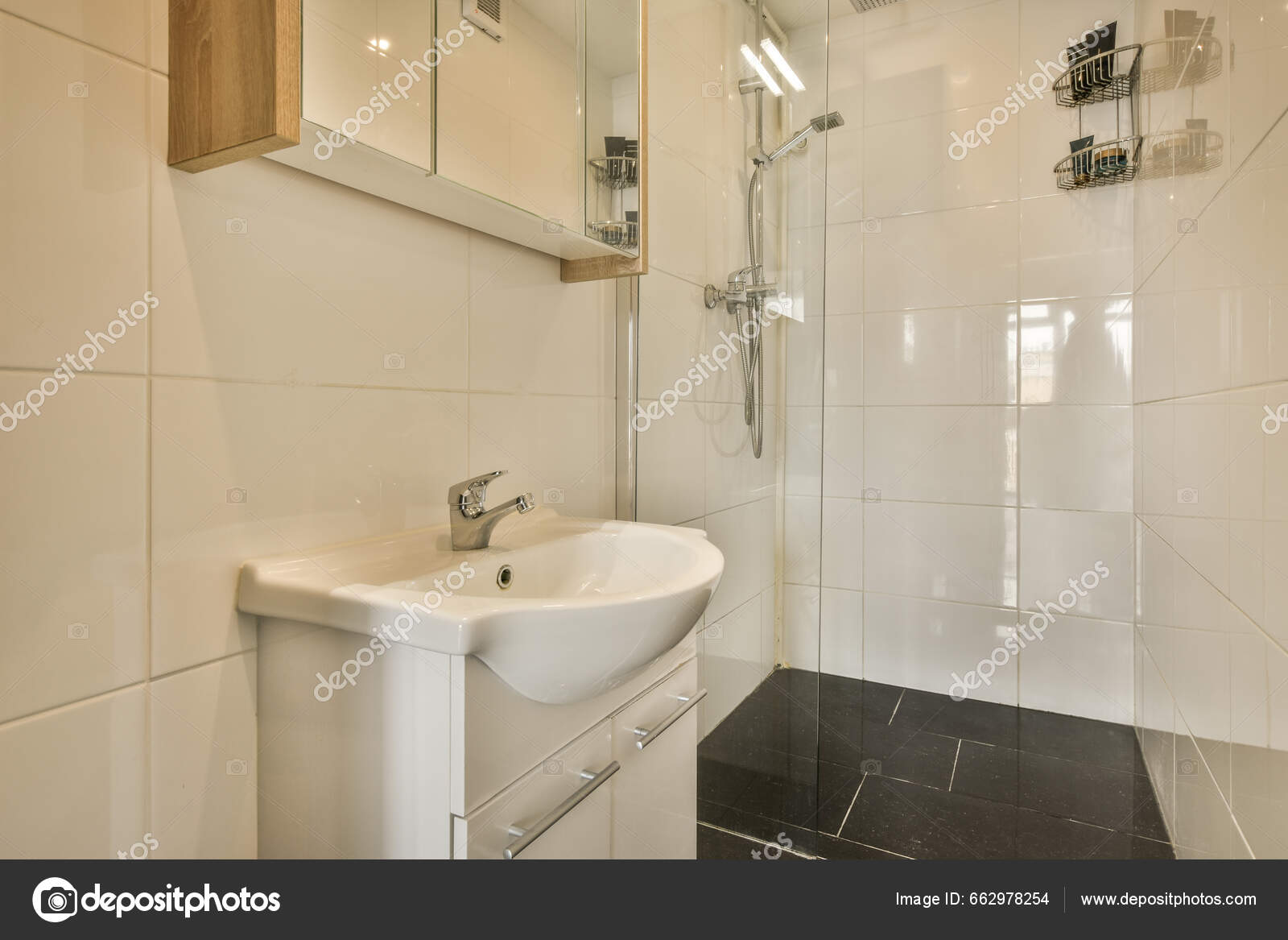 Lille Badeværelse Med Håndvask Spejl Vasken Ikke Brug Men Det — Stock-foto  © procontributors #662978254