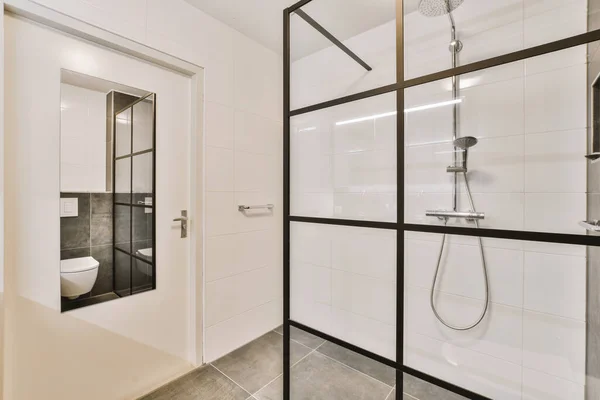 Modern Bathroom White Tiles Black Trim Shower Door Toilet Background — Stock Photo, Image