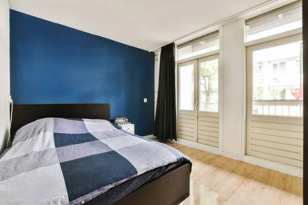 Bedroom Blue Walls Wood Flooring Middle Room Empty Bed Right — Stock Photo, Image