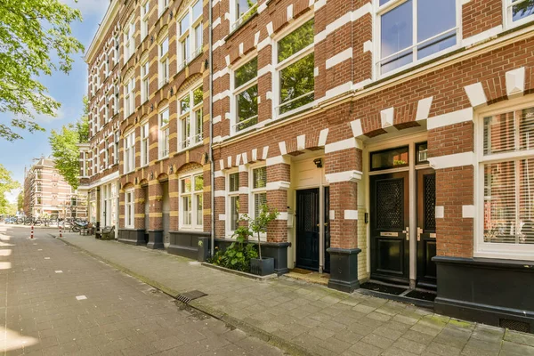 Amsterdam Bir Apartman Dairesi Hollanda Tuğla Cepheli Sokağın Her Iki — Stok fotoğraf
