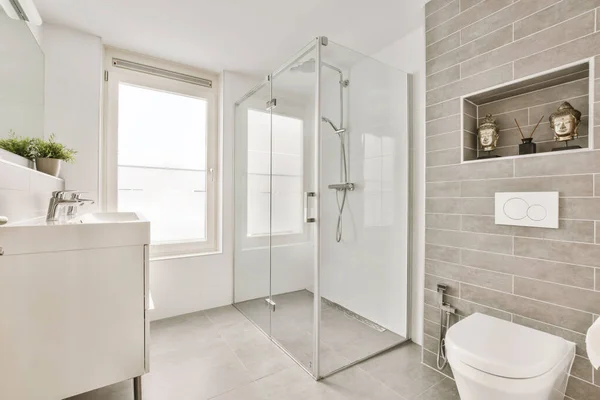 Bathroom Toilet Sink Shower Stall Corners Left Side Room — Stock Photo, Image