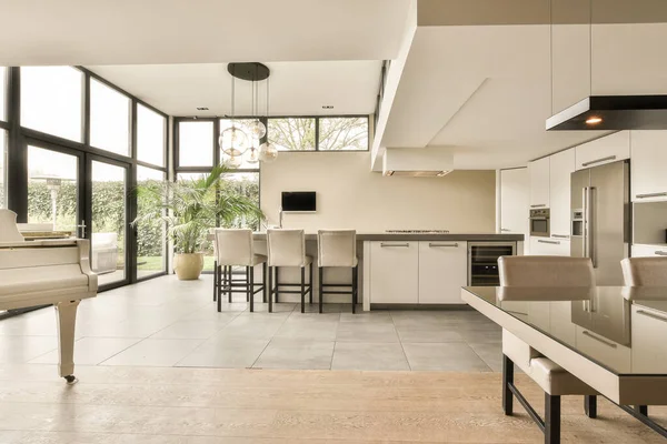 Una Cucina Zona Pranzo Una Casa Stile Moderno Con Ampie — Foto Stock