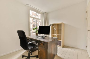Lüks tasarlanmış rahat bir ofis odası.