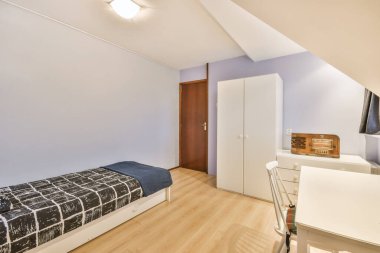 Yeni tadilatı olan modern bir ev.