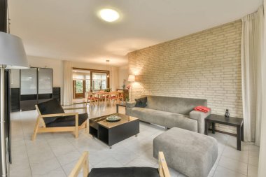 Güzel salon iç ahşap zemin ile