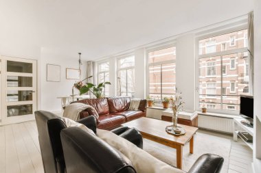 Güzel salon iç ahşap zemin ile