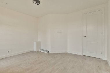 Yeni tadilatı olan modern bir ev.