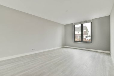 Yeni tadilatı olan modern bir ev.