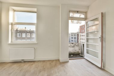 Yeni tadilatı olan modern bir ev.