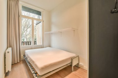 Modern Hause 'da çağdaş yatak odasının şık iç tasarımı