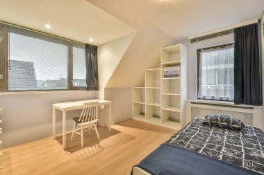 Yeni tadilatı olan modern bir ev.