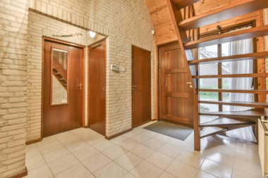 Yeni tadilatı olan modern bir ev.