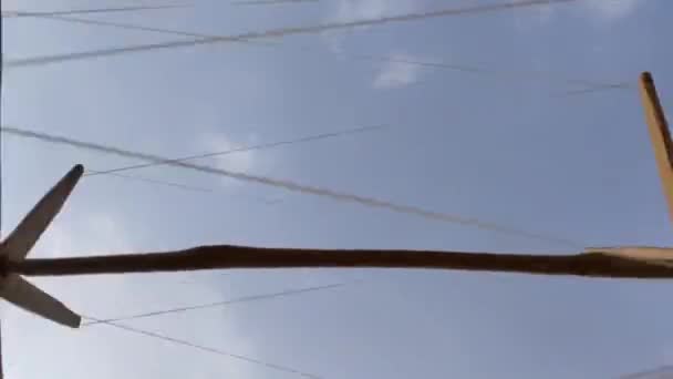 Обертається Великий Дерев Яний Мотузковий Мотузка Використовується Шовковій Нитці — стокове відео
