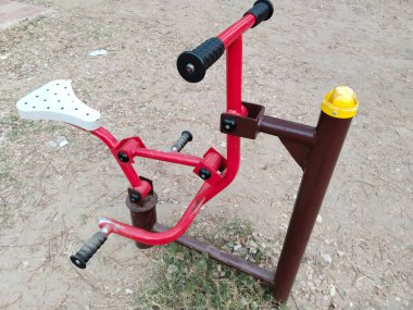 Hint hükümeti tarafından parka yerleştirilmiş egzersiz araçları