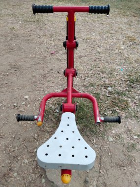 Hindistan, Varanasi 'deki Ganj nehri kıyısındaki köprüde..