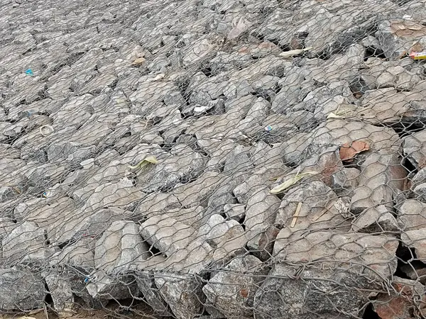 Великі Скелі Біля Берегів Річки Повені — стокове фото