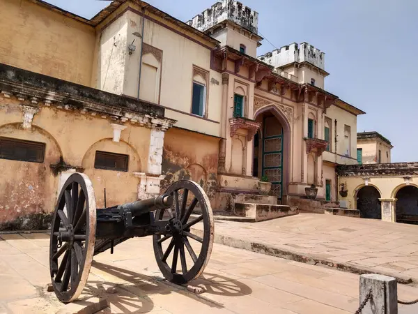 Ancien Canon Sur Cour Immeuble Résidentiel Royal Fort Ramnagar Varanasi — Photo