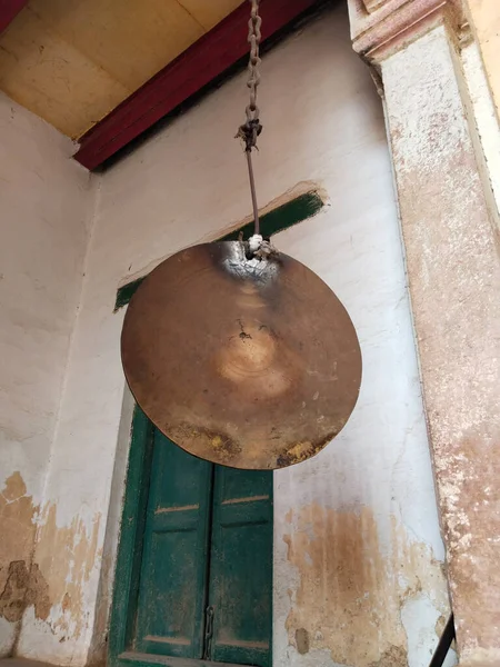 Індійська Школа Дзвін Традиційна Ікона Висячий Плоский Золотий Дзвін Форті — стокове фото