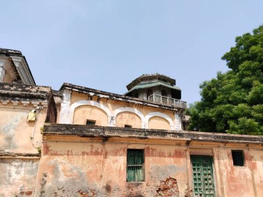 Hindistan, Varanasi 'deki çetelerin kıyılarındaki Ramnagar Kalesi' nin mimarisi..