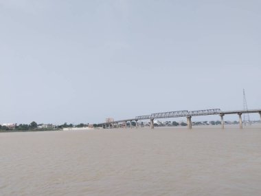 Lal Bahadur Shastri köprüsü Hindistan 'da Ganga nehri üzerinde, Varanasi